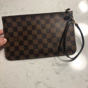 ❣️Louis Vuitton Neverfull MM Wristlet❣️